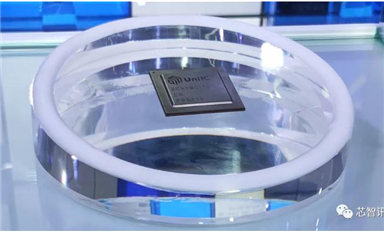 達摩院成功研發(fā)全球首款“存儲計算集成AI芯片”。 性能是 10 倍，能效比是 300 倍