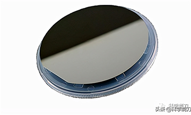 揭秘！怎樣把沙子變成99.999999999%純度的芯片原材料硅片