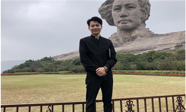 在深歡度中秋，喜迎國(guó)慶